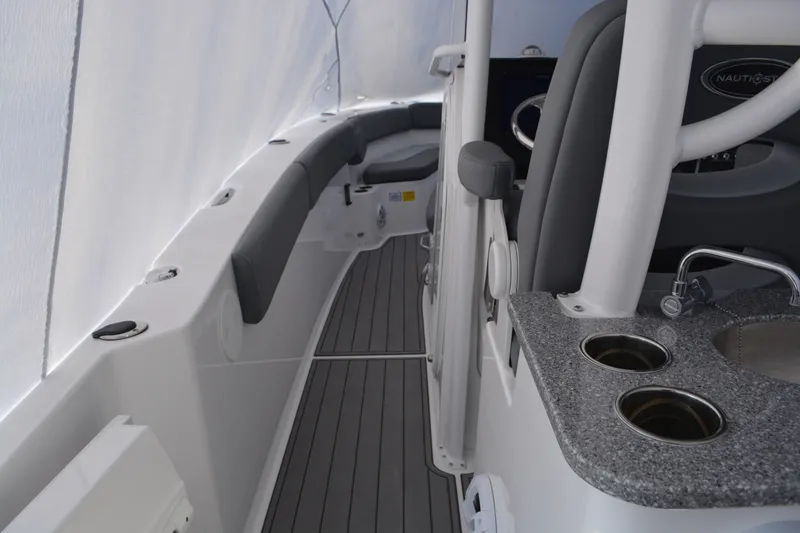 Slide: The Image of NauticStar 332 Offshore 2026 - 6863539