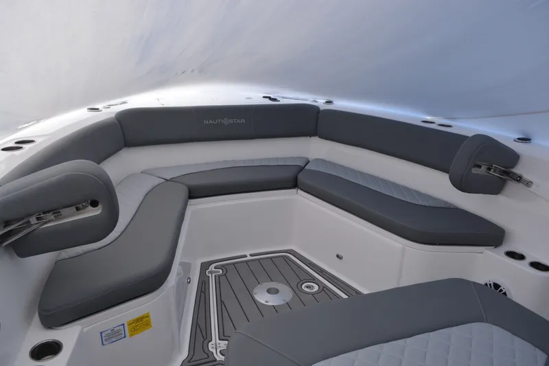 Slide: The Image of NauticStar 332 Offshore 2026 - 6863548