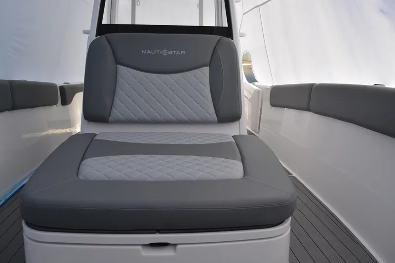 Slide: The Image of NauticStar 332 Offshore 2026 - 6863544