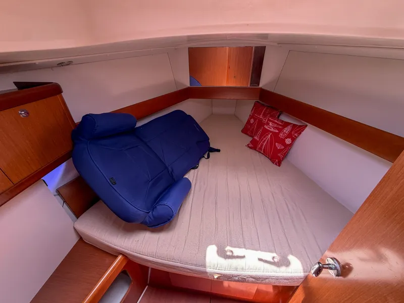 Slide: The Image of Beneteau Oceanis 34 2011 - 6863567
