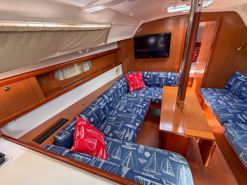 Slide: The Image of Beneteau Oceanis 34 2011 - 6863580
