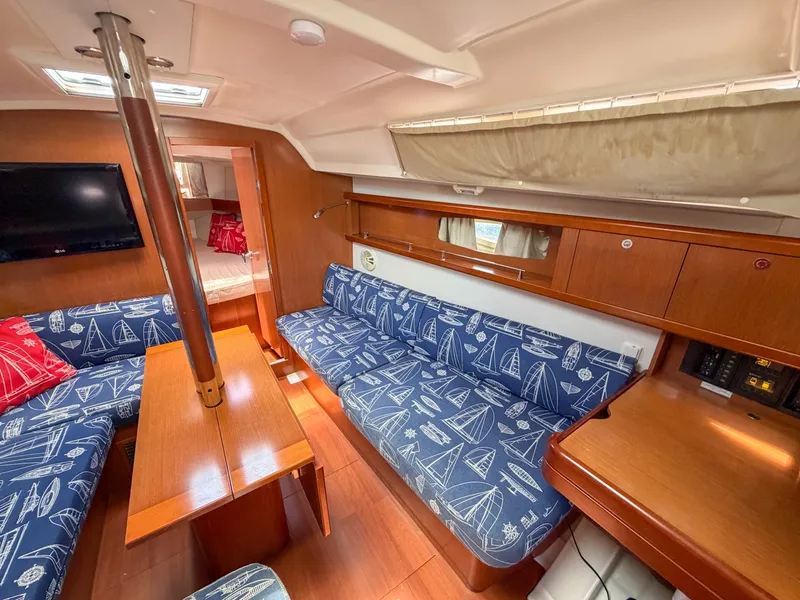Slide: The Image of Beneteau Oceanis 34 2011 - 6863577