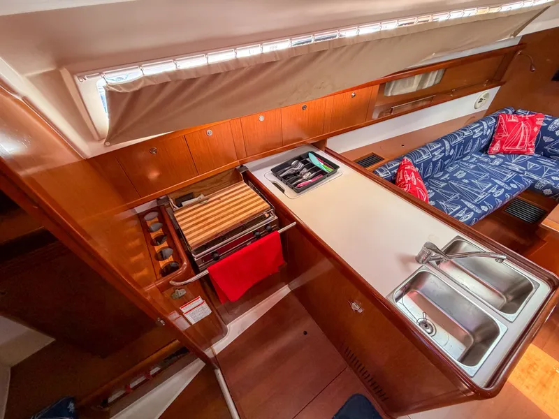 Slide: The Image of Beneteau Oceanis 34 2011 - 6863591