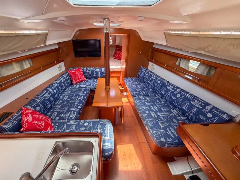Slide: The Image of Beneteau Oceanis 34 2011 - 6863579