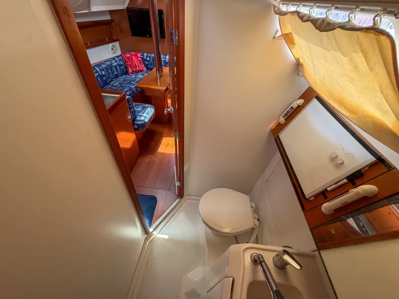 Slide: The Image of Beneteau Oceanis 34 2011 - 6863578