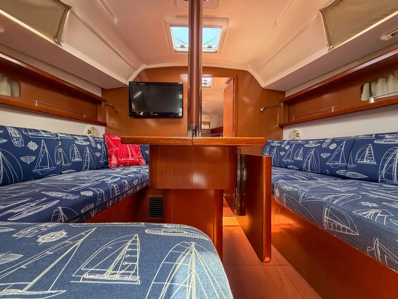 Slide: The Image of Beneteau Oceanis 34 2011 - 6863572