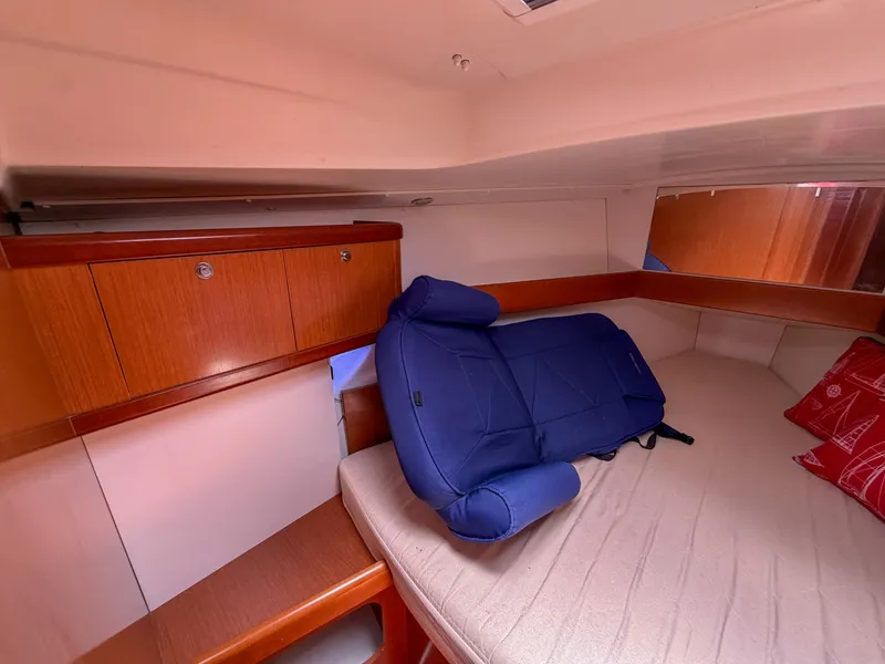 Slide: The Image of Beneteau Oceanis 34 2011 - 6863568
