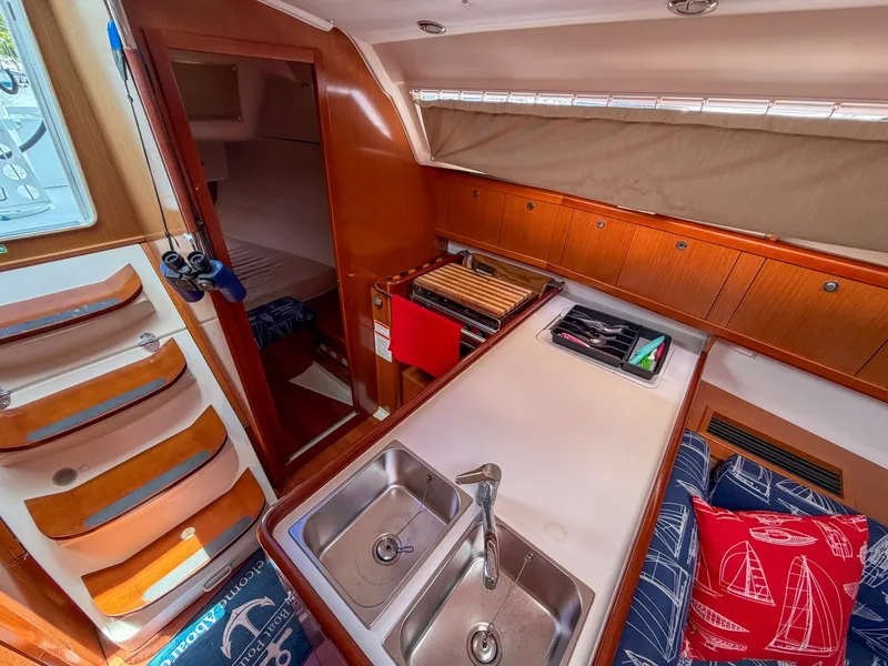 Slide: The Image of Beneteau Oceanis 34 2011 - 6863592