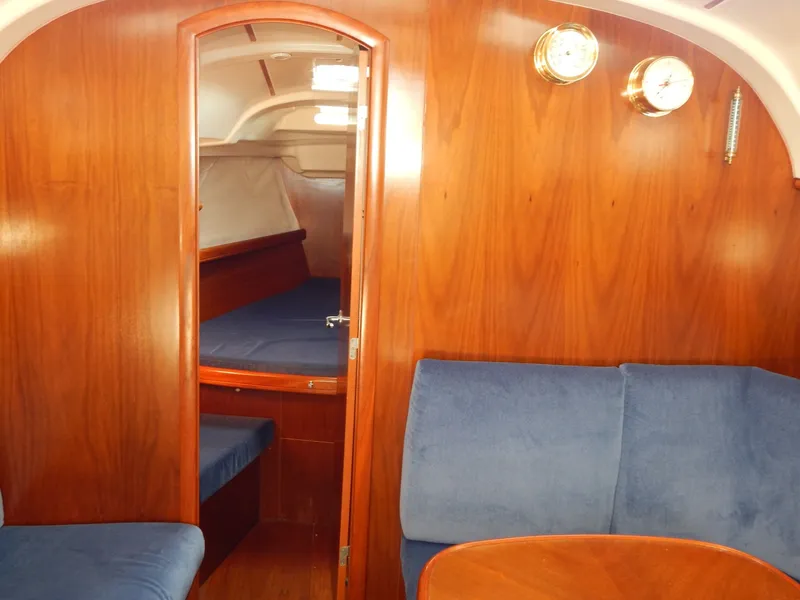 Slide: The Image of Beneteau Oceanis 381 1999 - 6871244