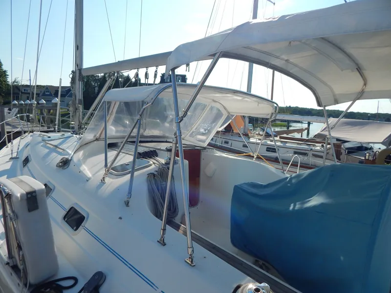 Slide: The Image of Beneteau Oceanis 381 1999 - 6871251