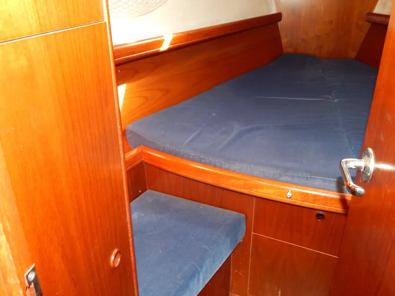 Slide: The Image of Beneteau Oceanis 381 1999 - 6871243