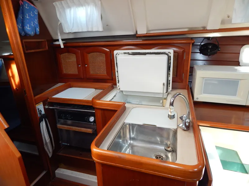 Slide: The Image of Beneteau Oceanis 381 1999 - 6866421