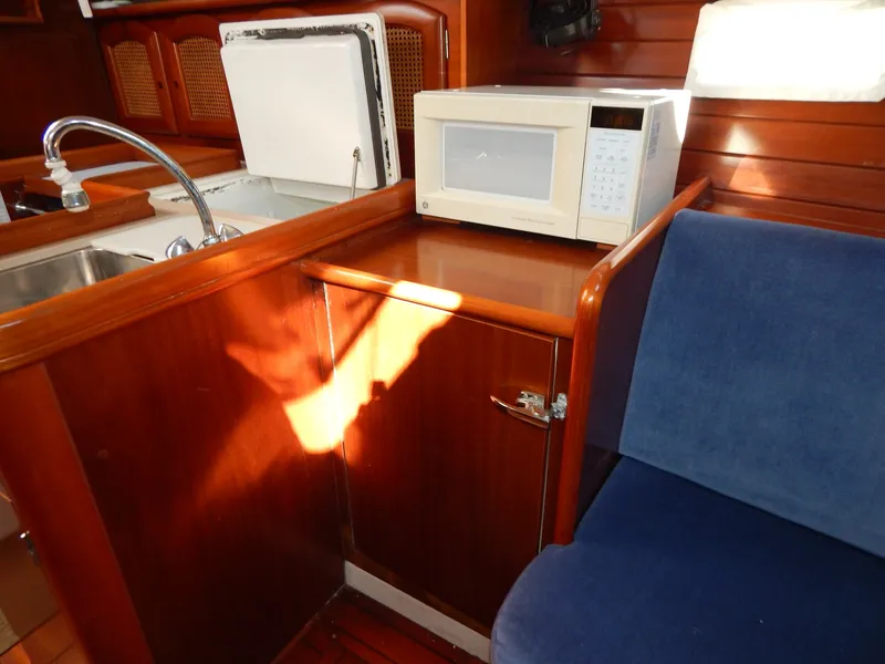 Slide: The Image of Beneteau Oceanis 381 1999 - 6871236