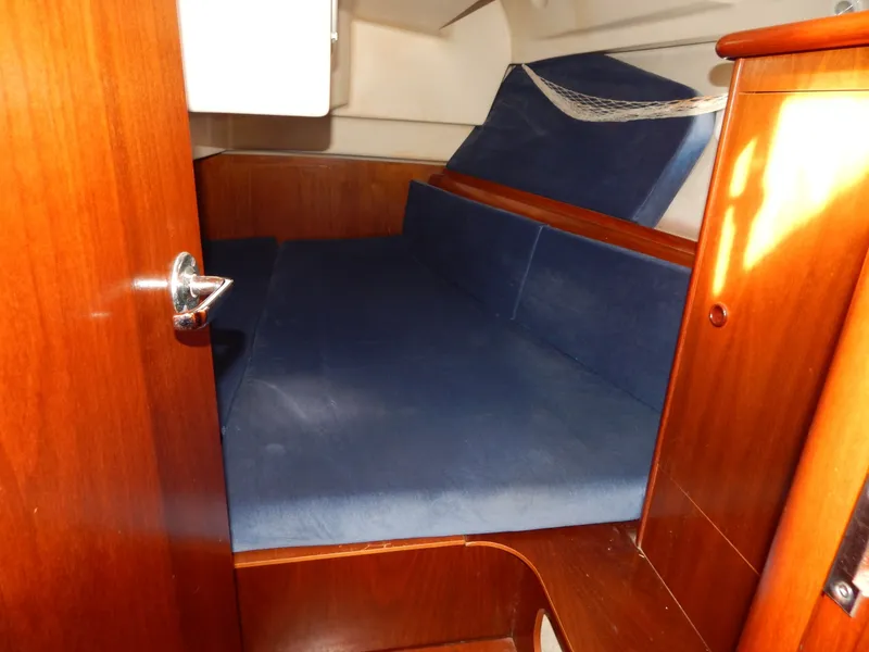 Slide: The Image of Beneteau Oceanis 381 1999 - 6866422