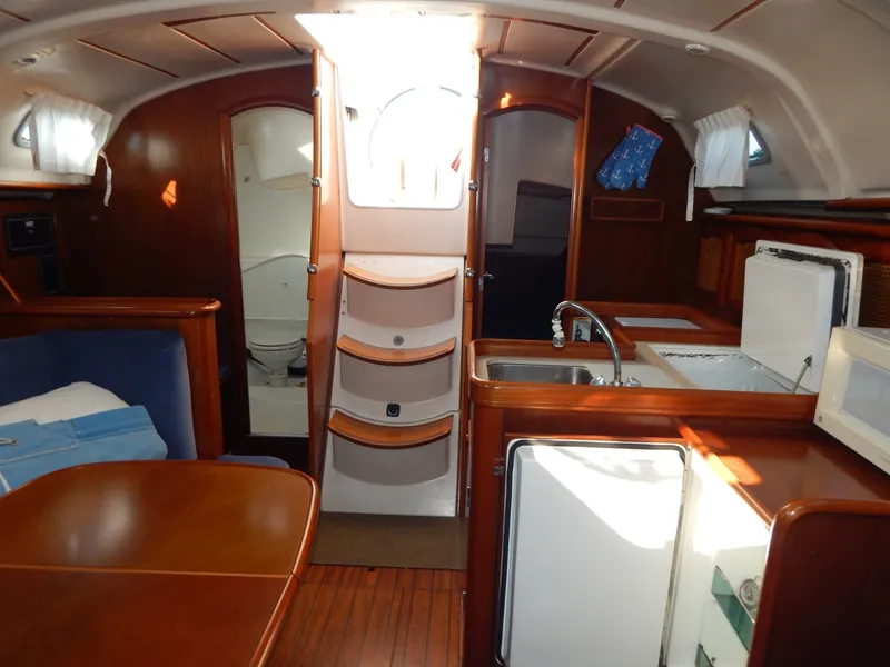 Slide: The Image of Beneteau Oceanis 381 1999 - 6871250