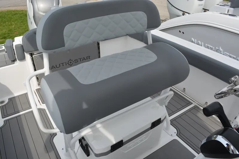Slide: The Image of NauticStar 242 Offshore 2026 - 6866365