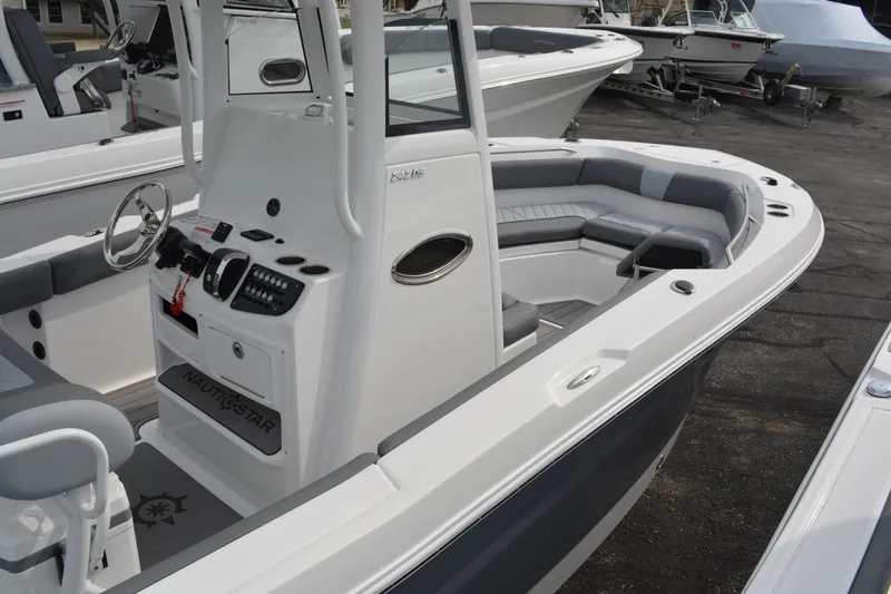 Slide: The Image of NauticStar 242 Offshore 2026 - 6866377
