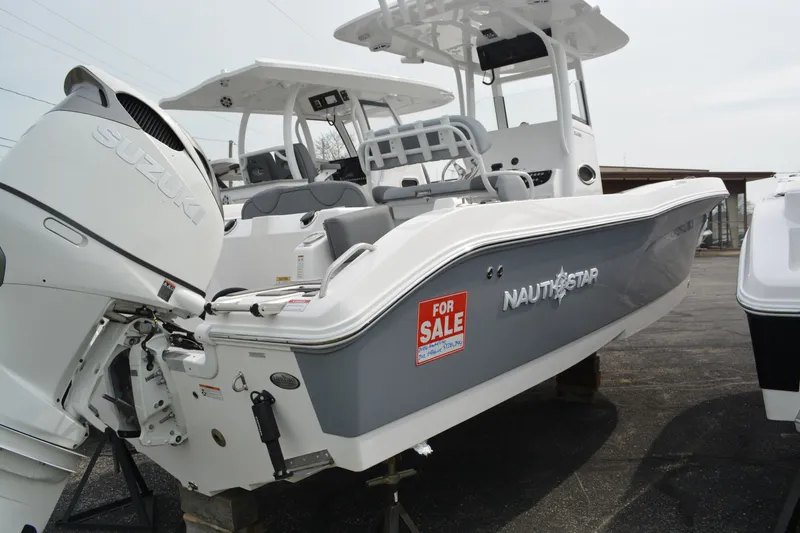 Slide: The Image of NauticStar 242 Offshore 2026 - 6866370