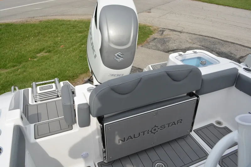 Slide: The Image of NauticStar 242 Offshore 2026 - 6866378