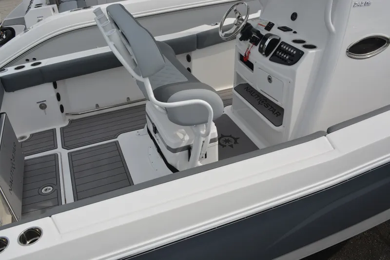Slide: The Image of NauticStar 242 Offshore 2026 - 6866376
