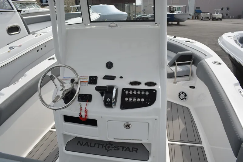 Slide: The Image of NauticStar 242 Offshore 2026 - 6866364