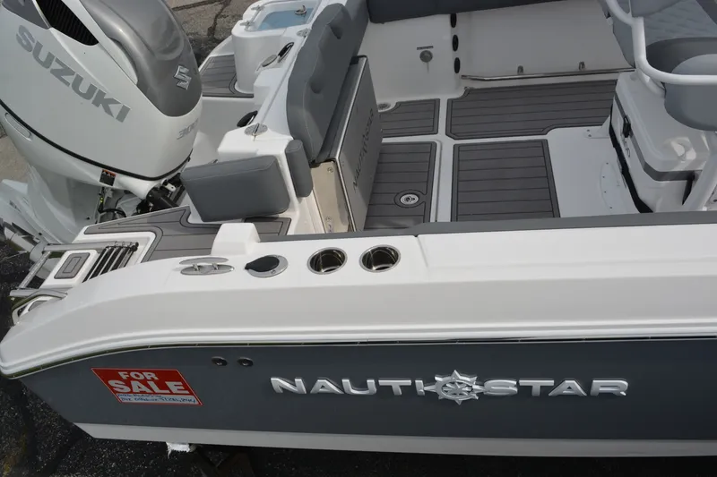 Slide: The Image of NauticStar 242 Offshore 2026 - 6866375