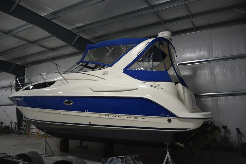 Slide: The Image of Bayliner 305 2006 - 6936951