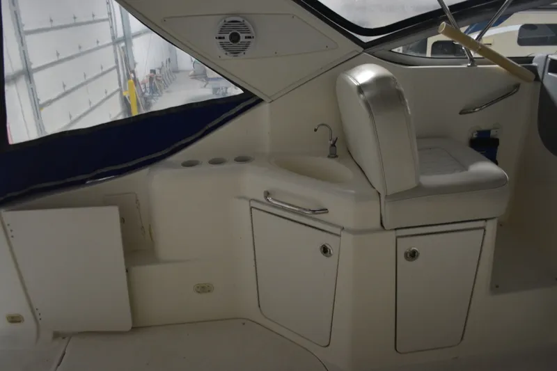 Slide: The Image of Bayliner 305 2006 - 6936958