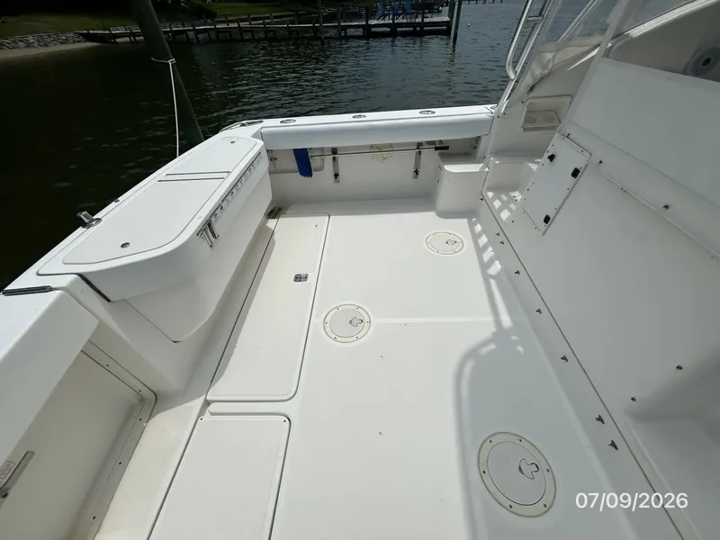 Slide: The Image of 30' Pursuit cockpit port - 6868752