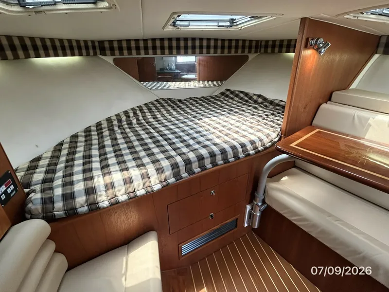 Slide: The Image of 30' Pursuit stateroom - 6868777