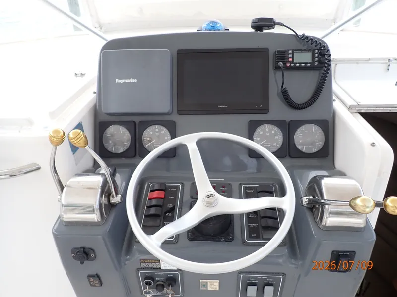 Slide: The Image of 30' Pursuit helm3 - 6868765