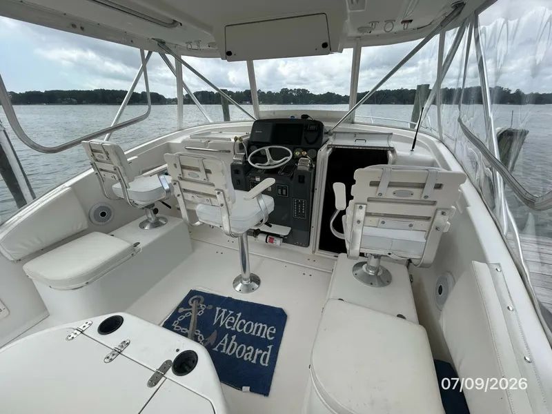 Slide: The Image of 30' Pursuit upper deck forward - 6868790