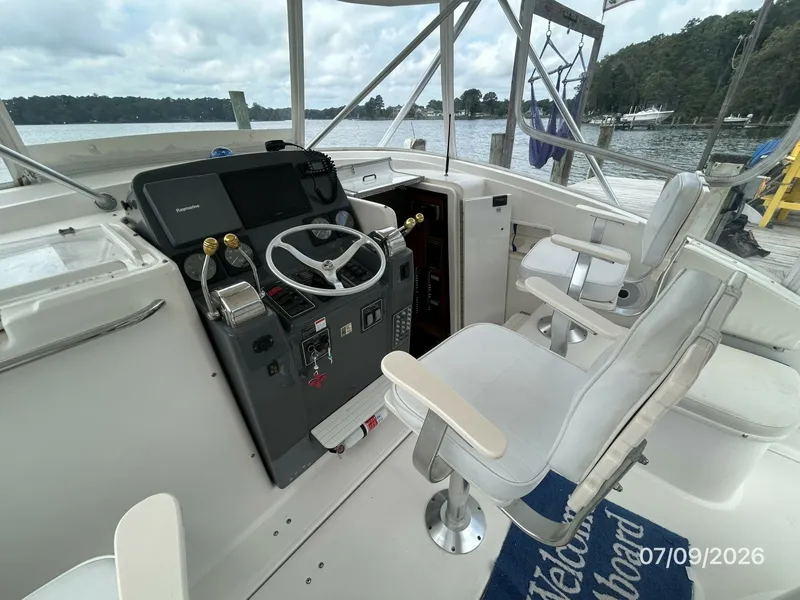 Slide: The Image of 30' Pursuit helm1 - 6868763