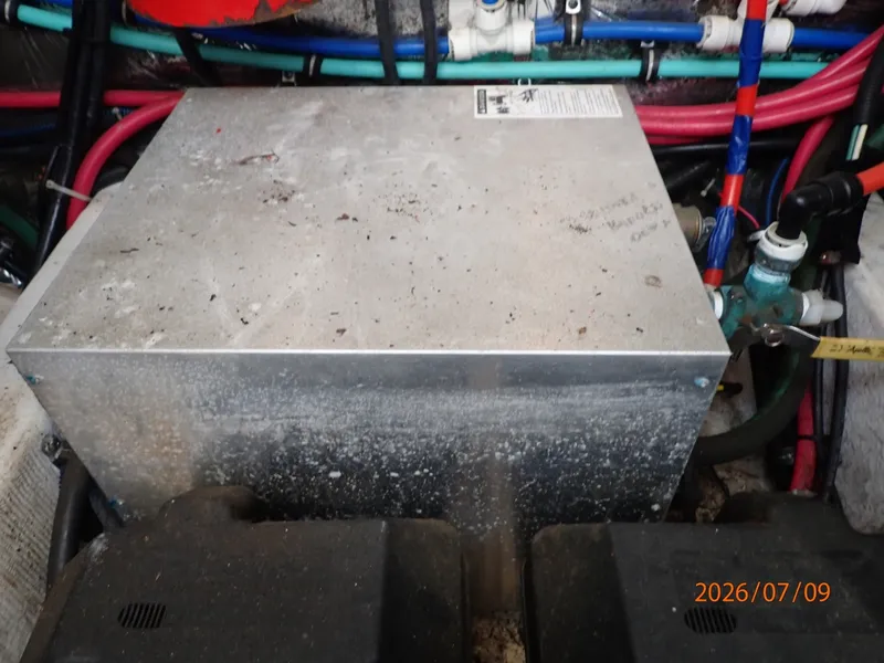 Slide: The Image of 30' Pursuit water heater - 6868792