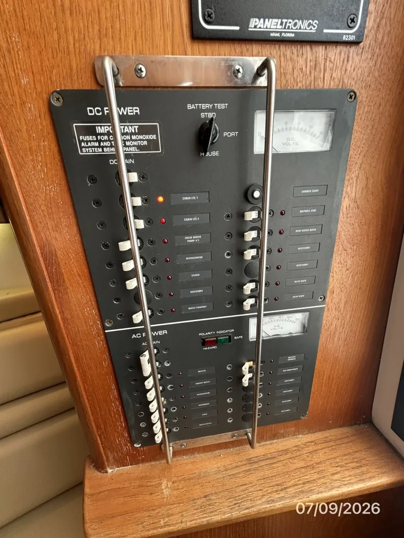 Slide: The Image of 30' Pursuit electrical panel - 6868754