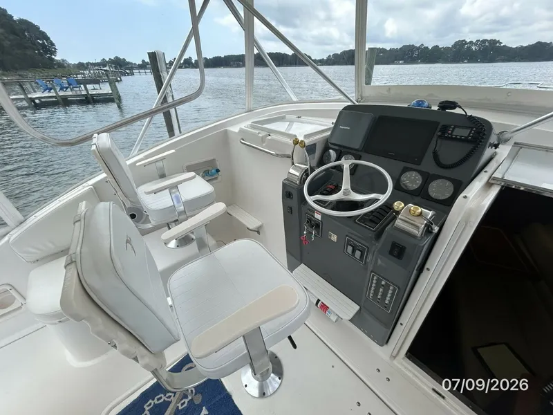 Slide: The Image of 30' Pursuit helm2 - 6868764