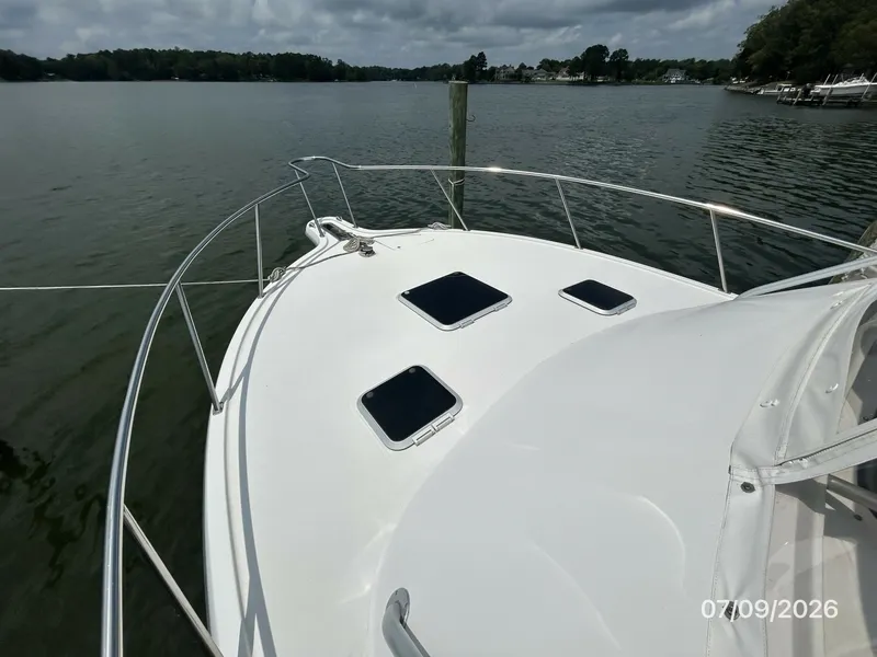 Slide: The Image of 30' Pursuit foredeck1 - 6868758