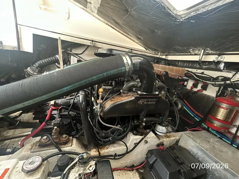 Slide: The Image of 30' Pursuit port main engine - 6868774