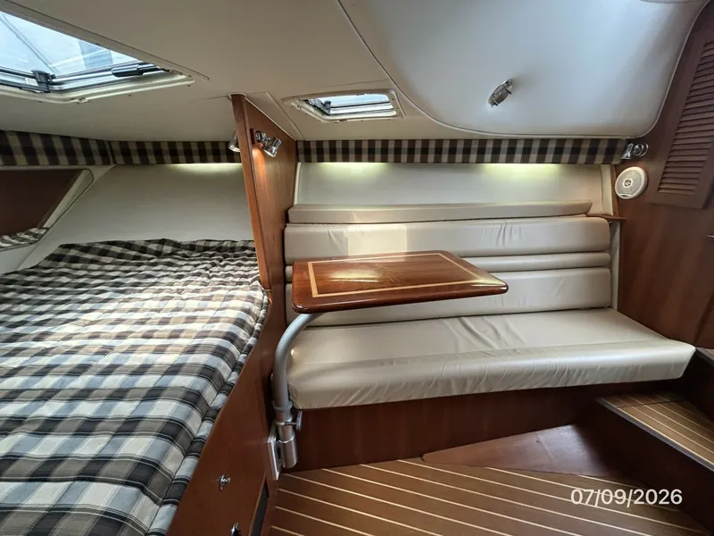 Slide: The Image of 30' Pursuit lower deck starboard - 6868771