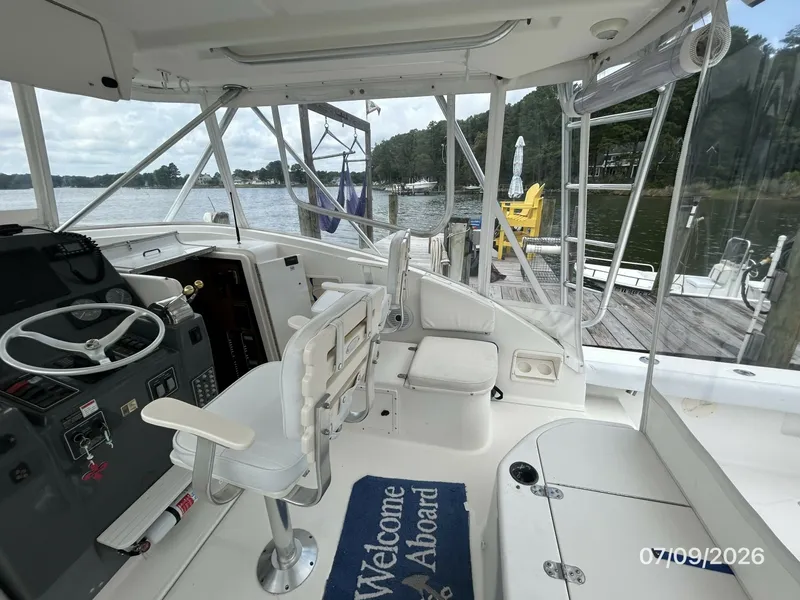 Slide: The Image of 30' Pursuit upper deck starboard - 6868788