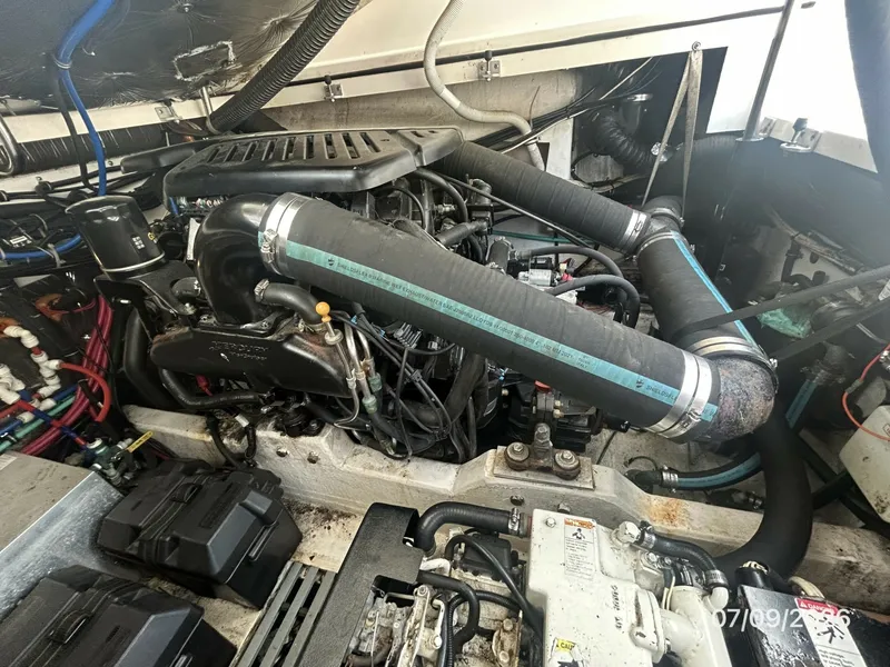 Slide: The Image of 30' Pursuit starboard main engine - 6868779