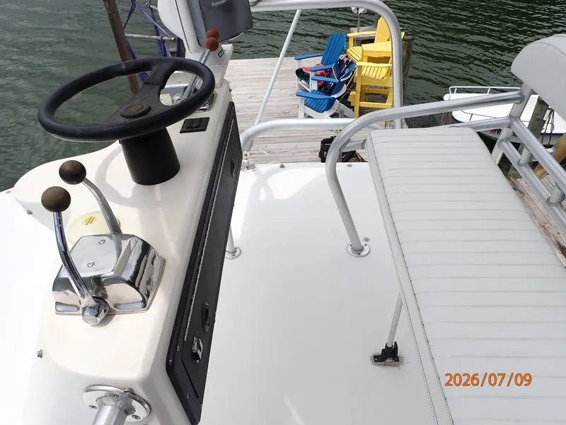 Slide: The Image of 30' Pursuit tower starboard - 6868787