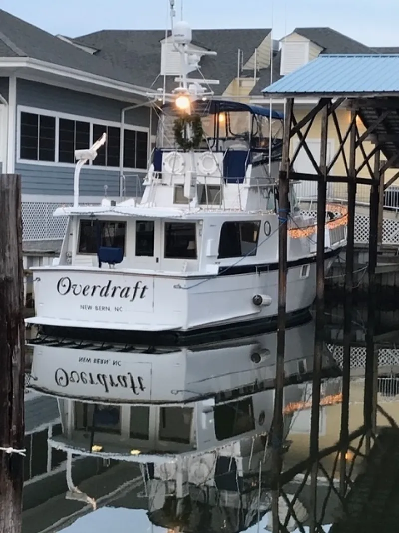 Slide: The Image of 48' Hatteras starboard aft profile - 6885927
