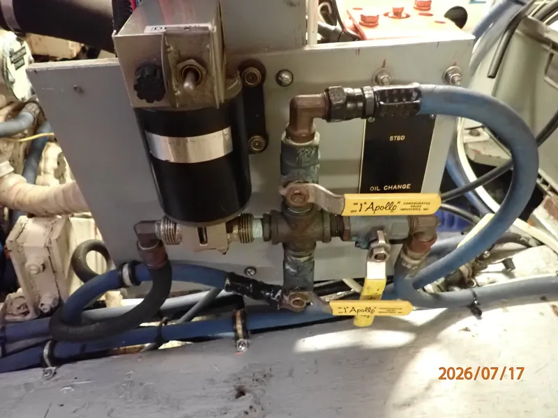 Slide: The Image of 48' Hatteras oil change system - 6885893