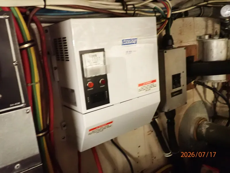 Slide: The Image of 48' Hatteras battery charger - 6885852