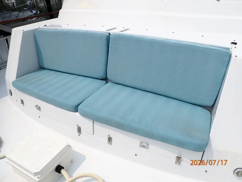 Slide: The Image of 48' Hatteras foredeck seating - 6885874