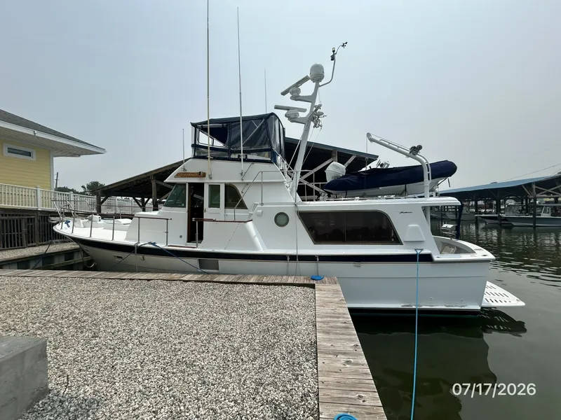 Slide: The Image of 48' Hatteras port profile1 - 6885914