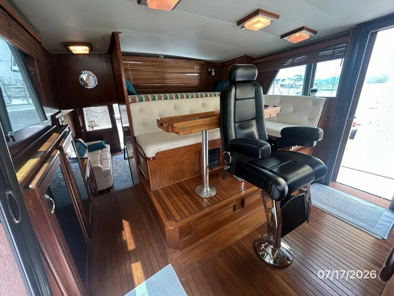 Slide: The Image of 48' Hatteras pilothouse aft - 6885894