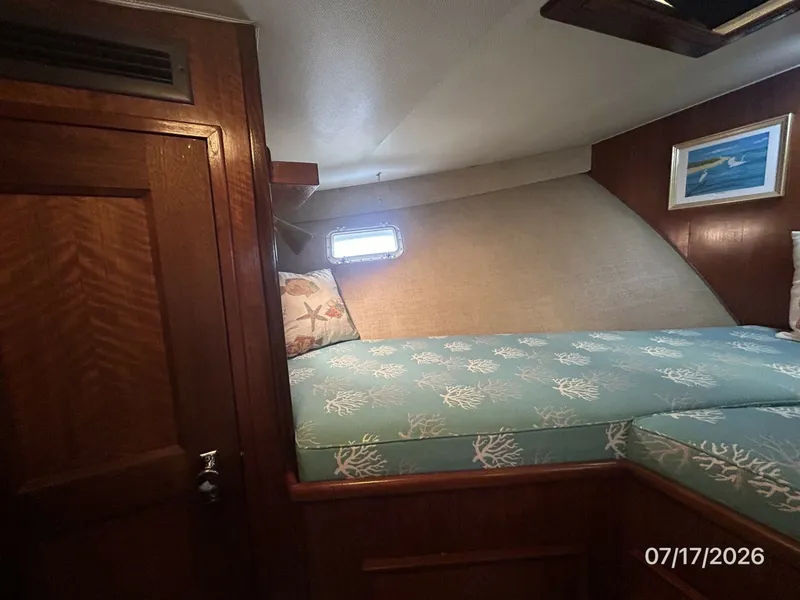 Slide: The Image of 48' Hatteras guest stateroom port - 6885882