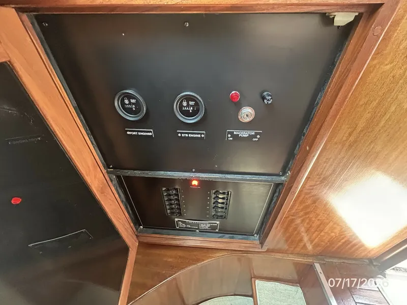 Slide: The Image of 48' Hatteras electrical panel4 - 6885853